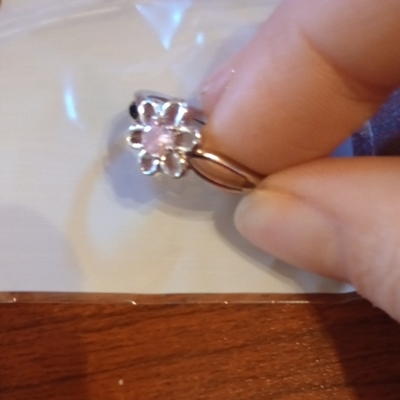 ♥️ 5 / $20 Elegant Silver Floral Ring With Pink Center 🩷 Size 8 - Picture 6 of 8